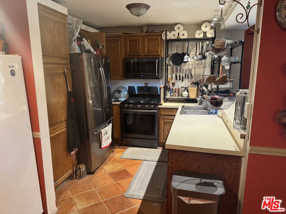 950 N Kings Rd Unit: 144