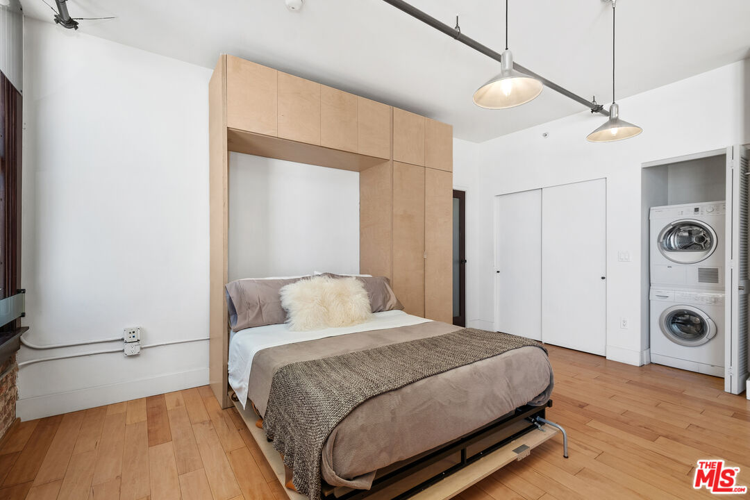 460 S Spring St Unit: 1008