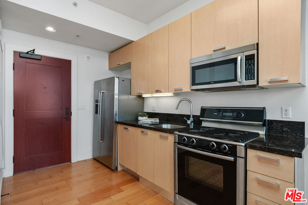 460 S Spring St Unit: 1008