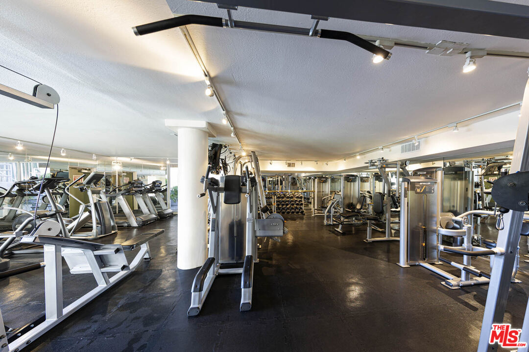 1131 Alta Loma Rd Unit: 131