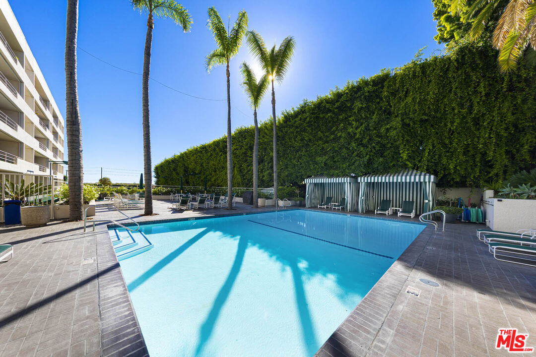 1131 Alta Loma Rd Unit: 131