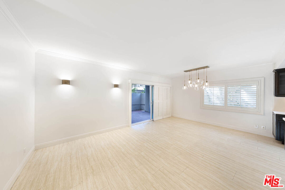 1131 Alta Loma Rd Unit: 131