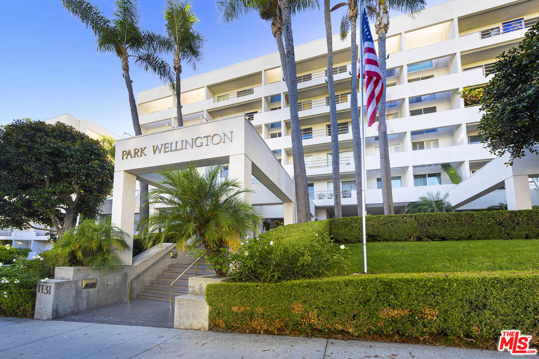 1131 Alta Loma Rd Unit: 131