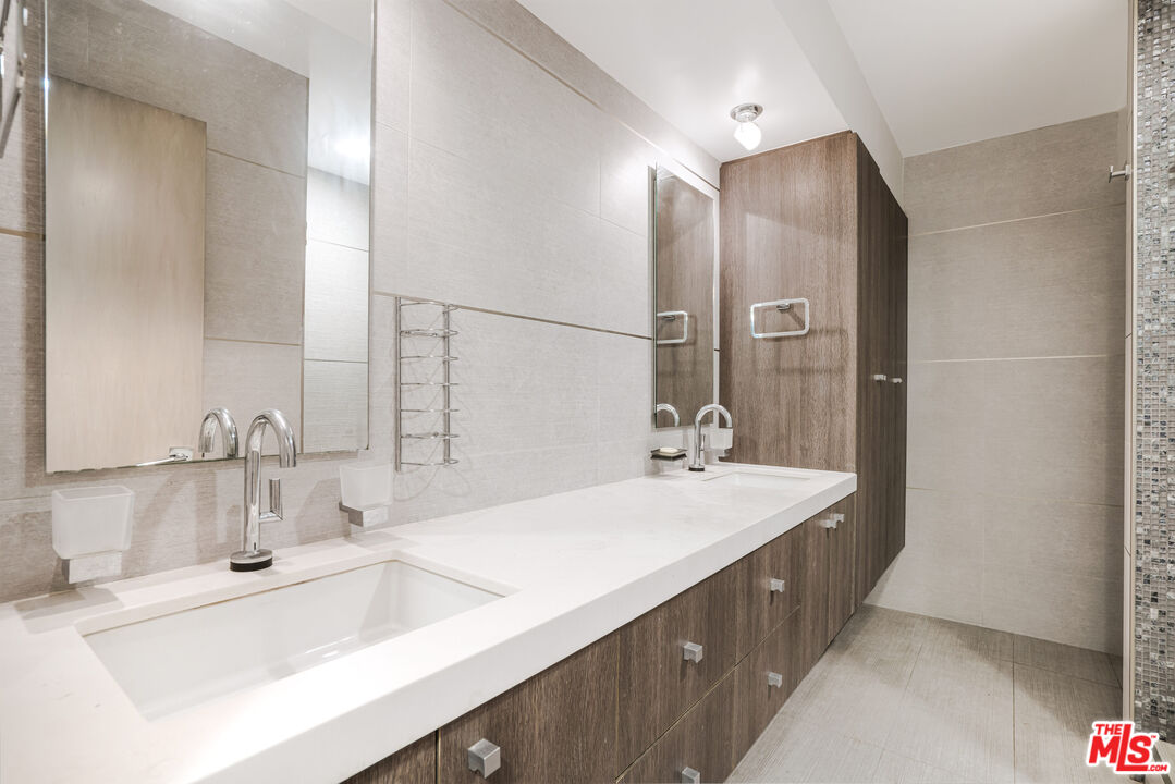 262 N Crescent Dr Unit: 2 E