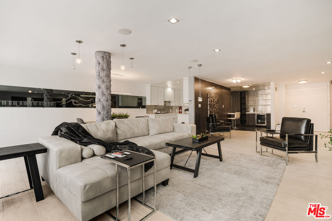 262 N Crescent Dr Unit: 2 E