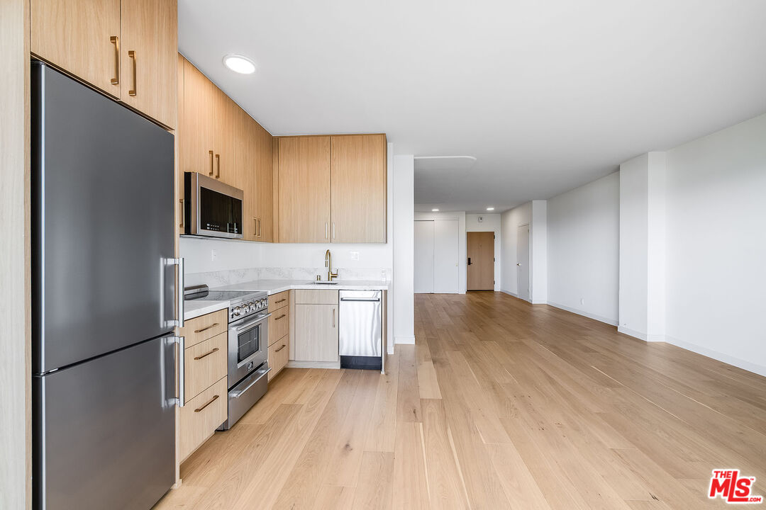 999 N Doheny Dr Unit: 306