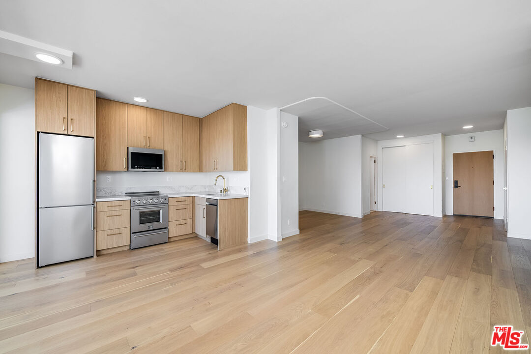 999 N Doheny Dr Unit: 306