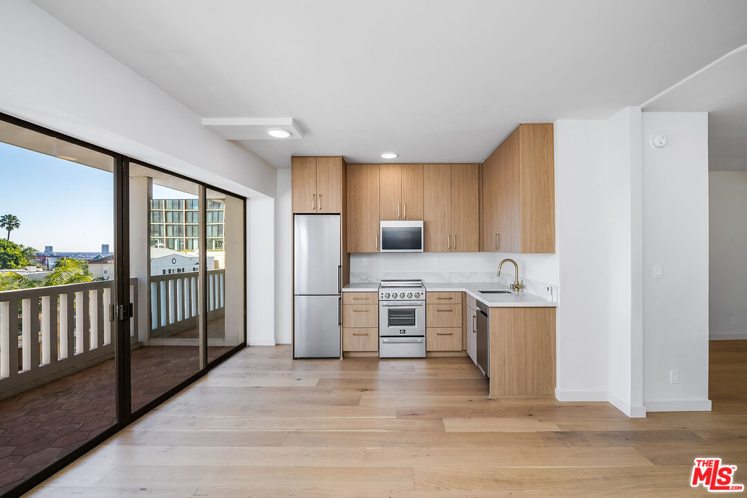 999 N Doheny Dr Unit: 306