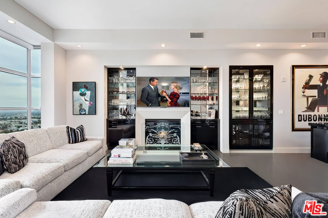 10776 Wilshire Blvd Unit: 1802