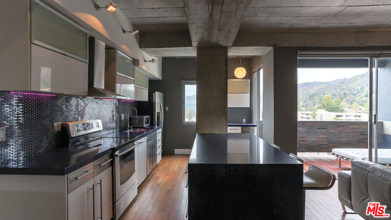 7250 Franklin Ave Unit: 1112