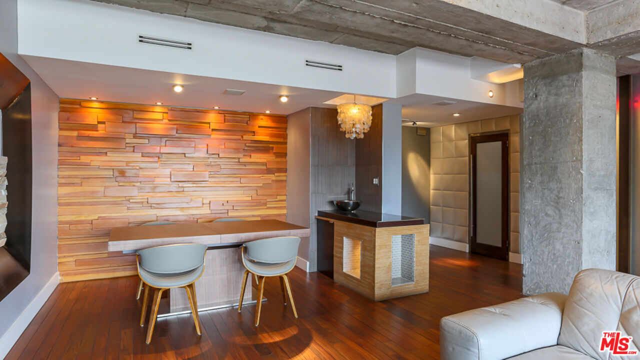 7250 Franklin Ave Unit: 1112