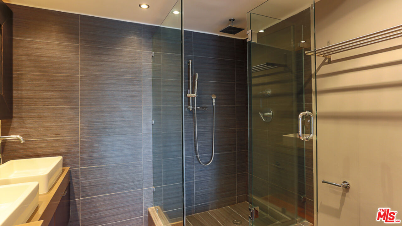 7250 Franklin Ave Unit: 1112