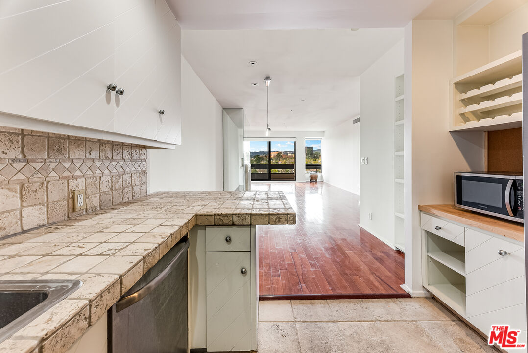 10551 Wilshire Blvd Unit: 1103