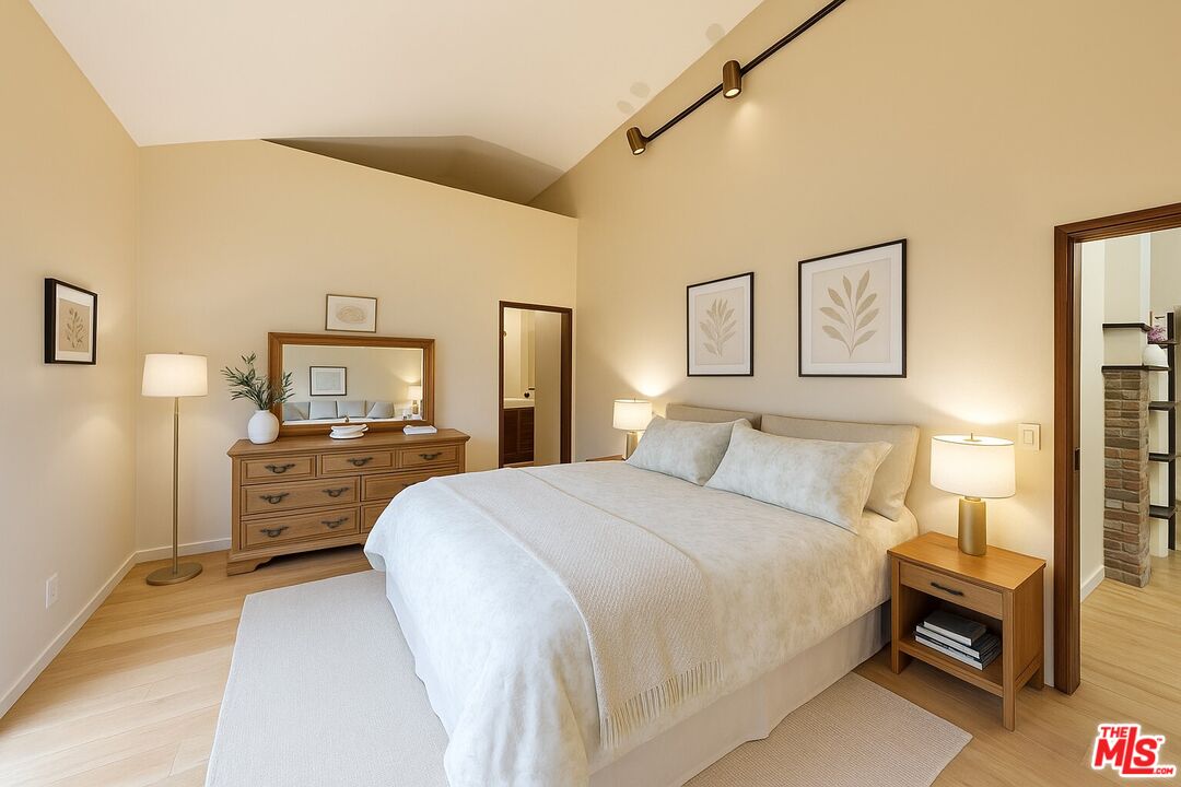 532 N San Marino Ave