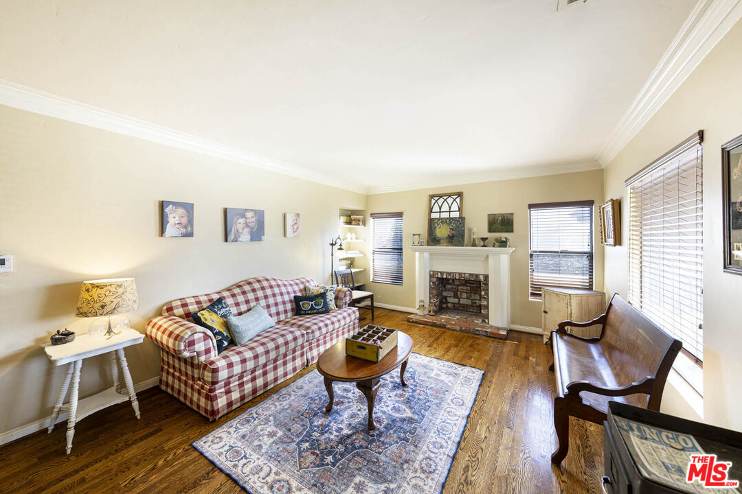 532 N San Marino Ave