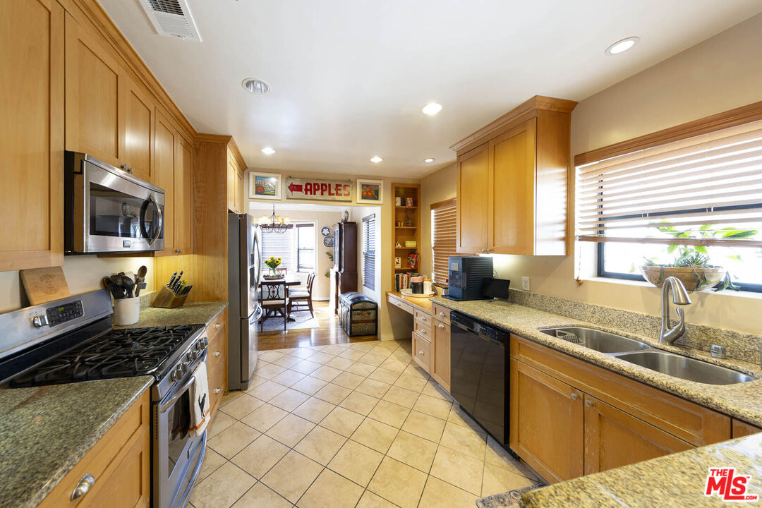 532 N San Marino Ave