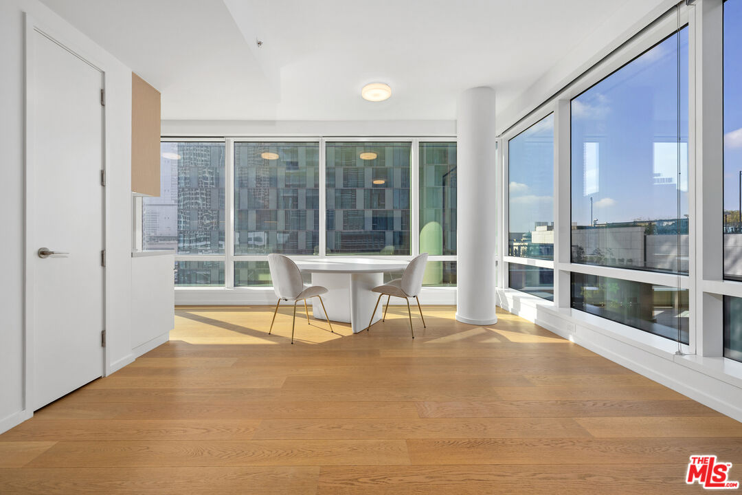 877 Francisco St Unit: 728