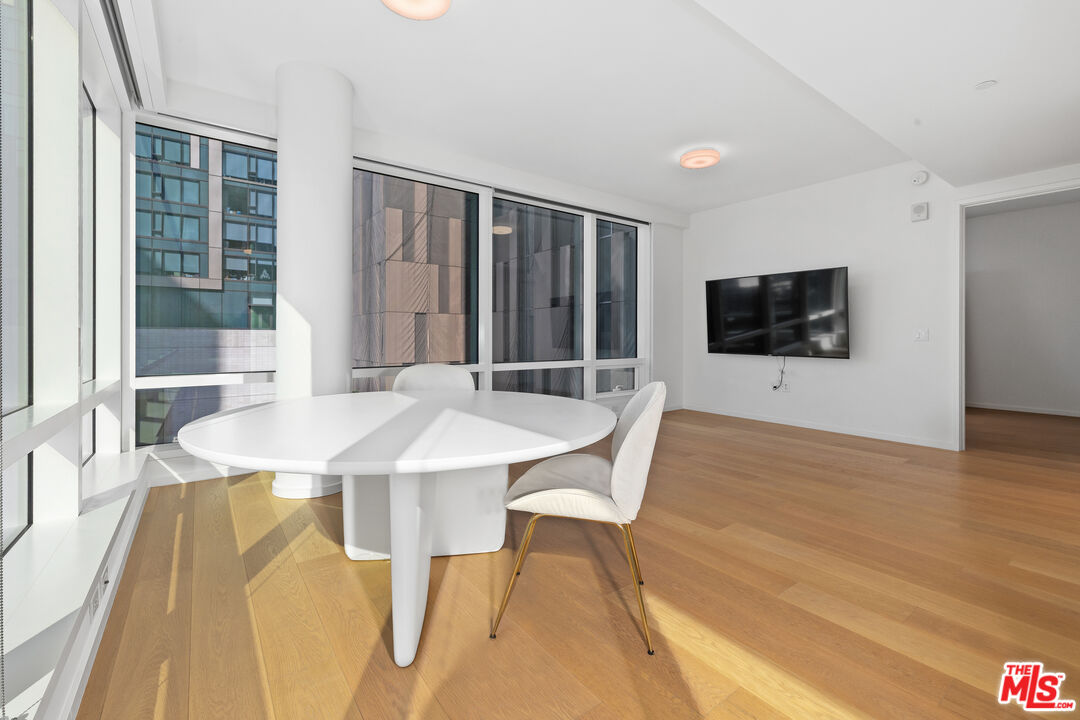 877 Francisco St Unit: 728