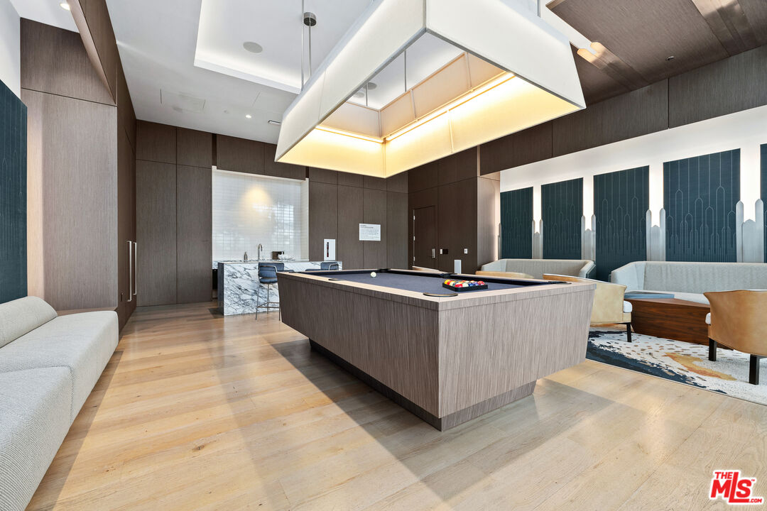 877 Francisco St Unit: 728