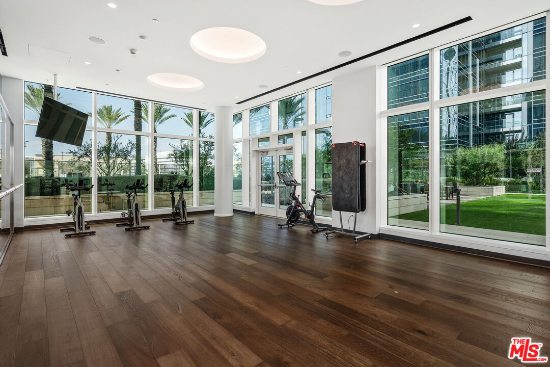 877 Francisco St Unit: 728