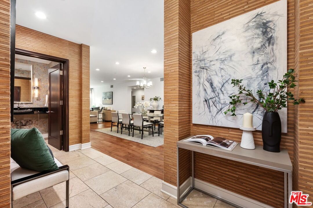 447 N Doheny Dr Unit: 102