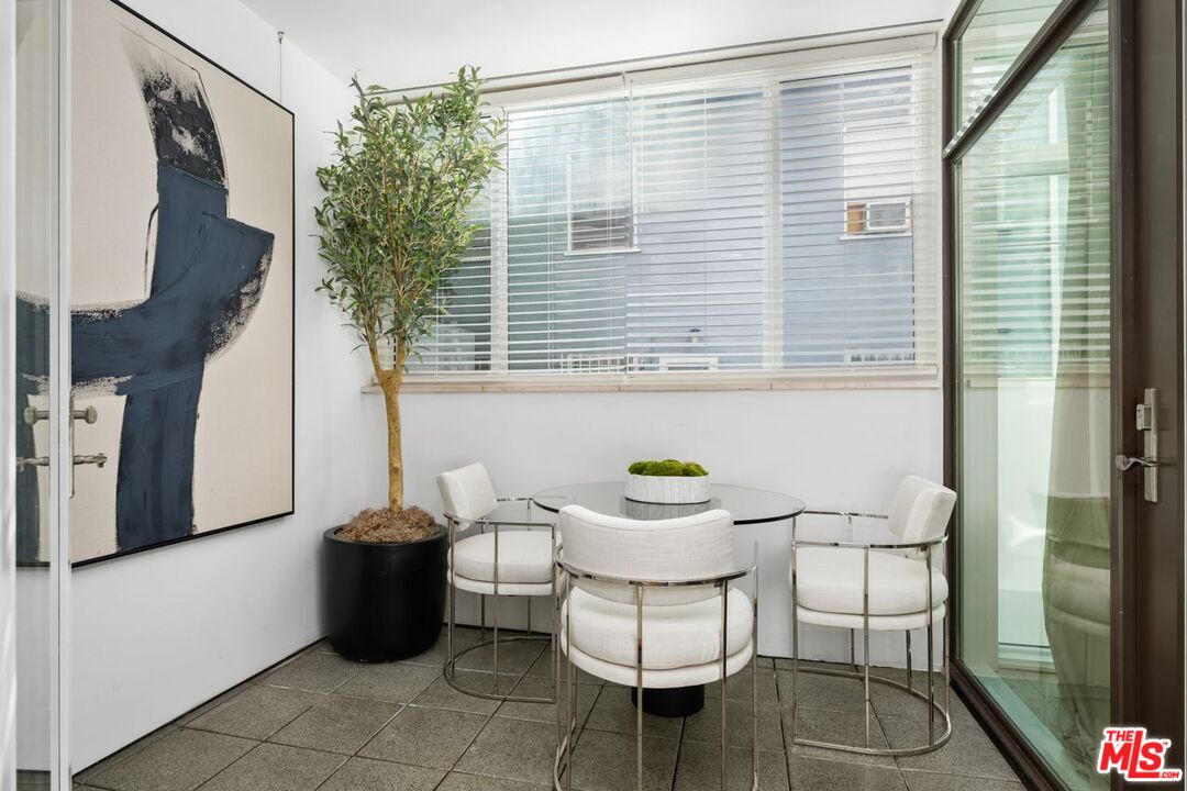 447 N Doheny Dr Unit: 102