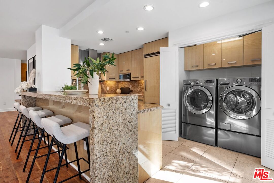 447 N Doheny Dr Unit: 102