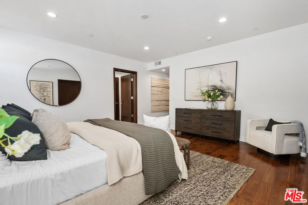 447 N Doheny Dr Unit: 102