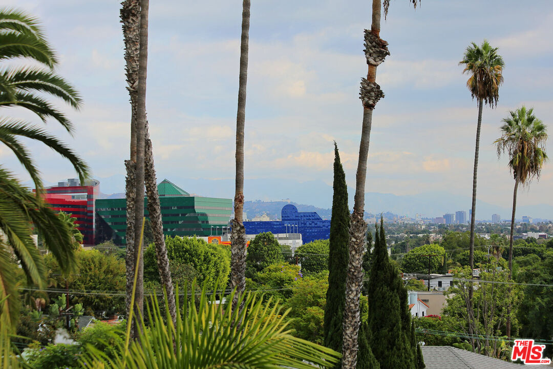 447 N Doheny Dr Unit: 102