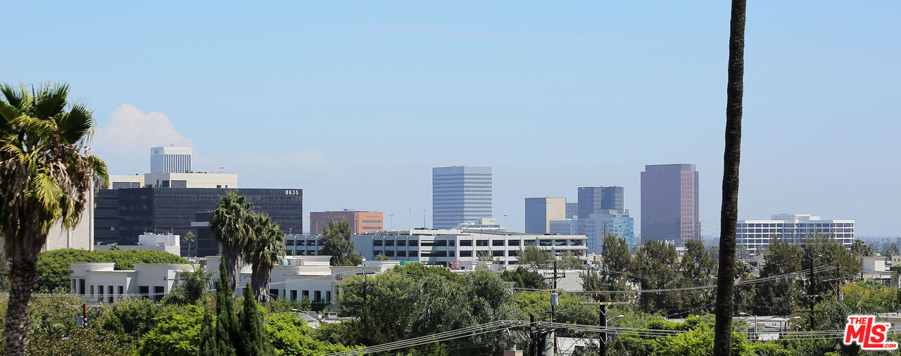 447 N Doheny Dr Unit: 102