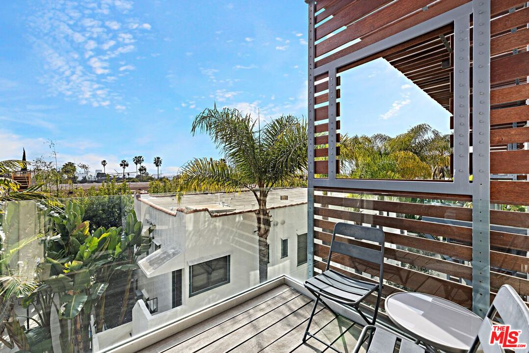 1250 N Harper Ave Unit: 416