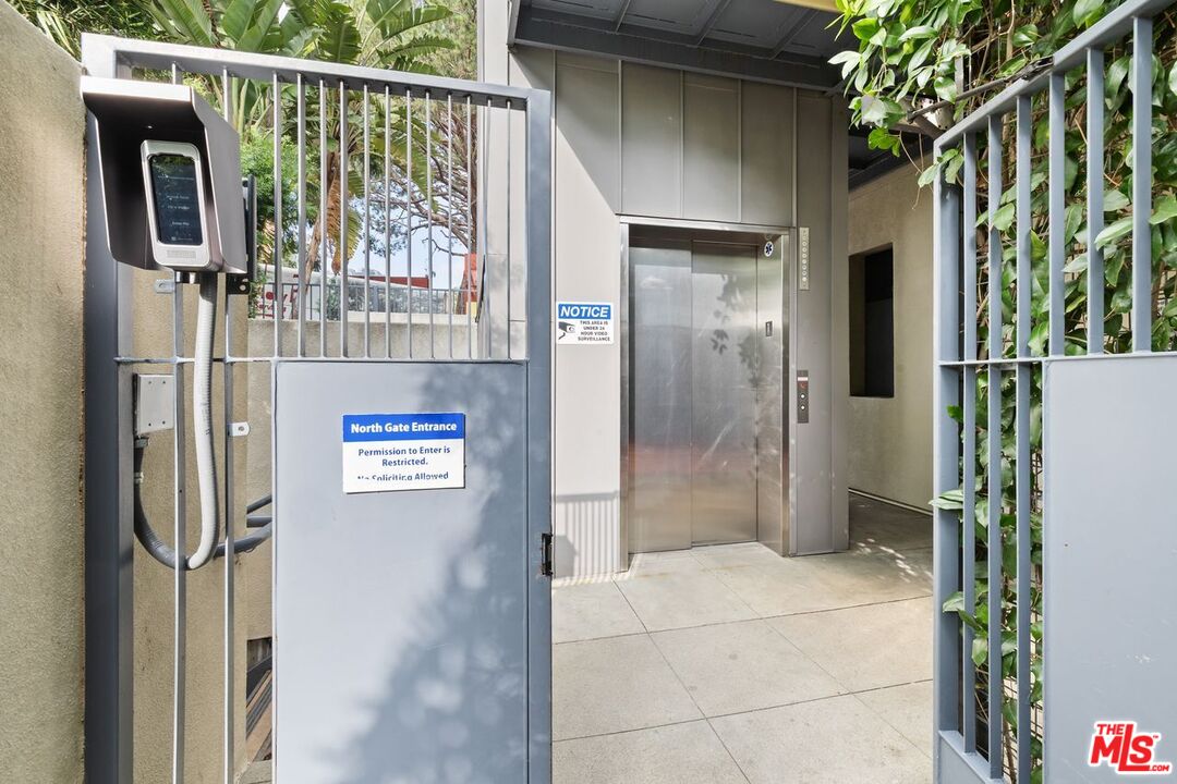 1250 N Harper Ave Unit: 416