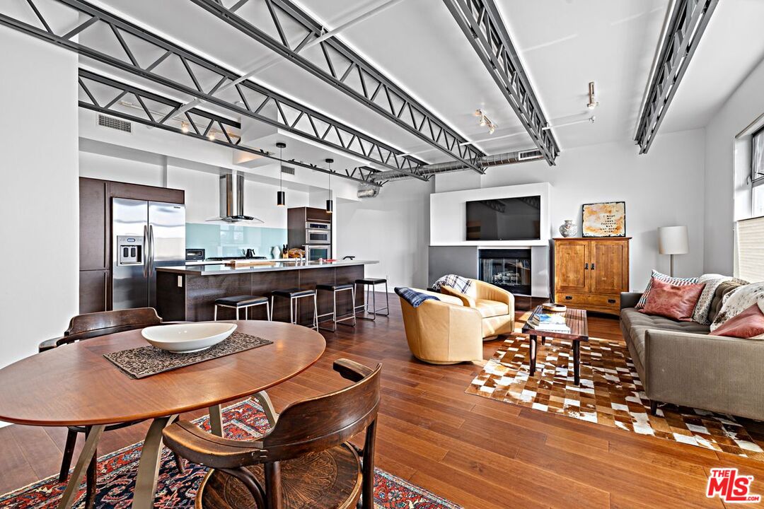 1250 N Harper Ave Unit: 416