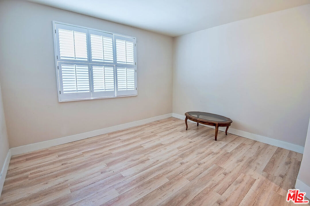 458 N OAKHURST DR Unit: 201