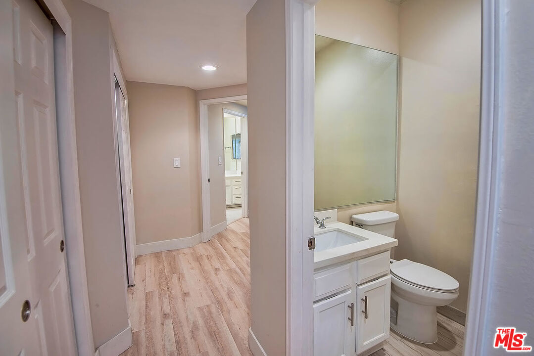 458 N OAKHURST DR Unit: 201