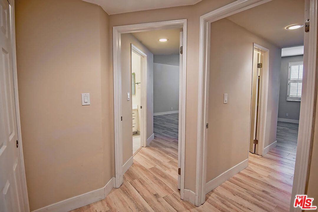 458 N OAKHURST DR Unit: 201