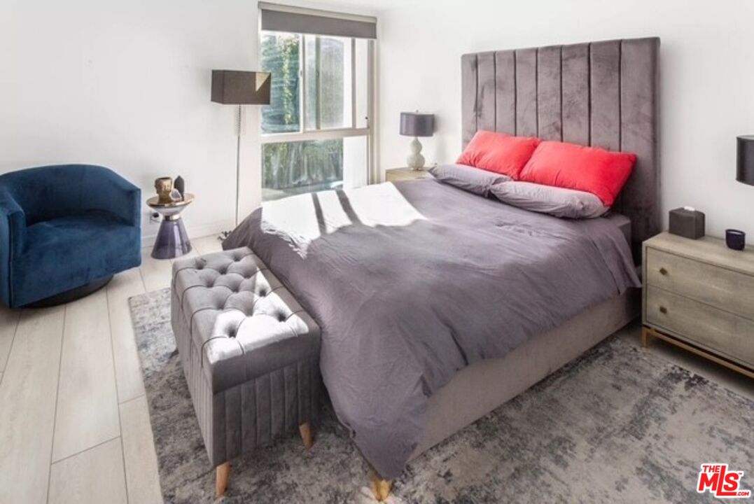 8535 W West Knoll Dr Unit: 212