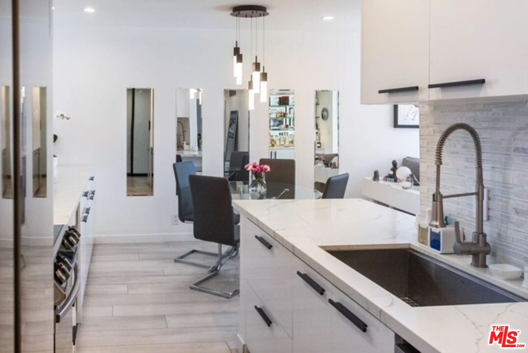 8535 W West Knoll Dr Unit: 212