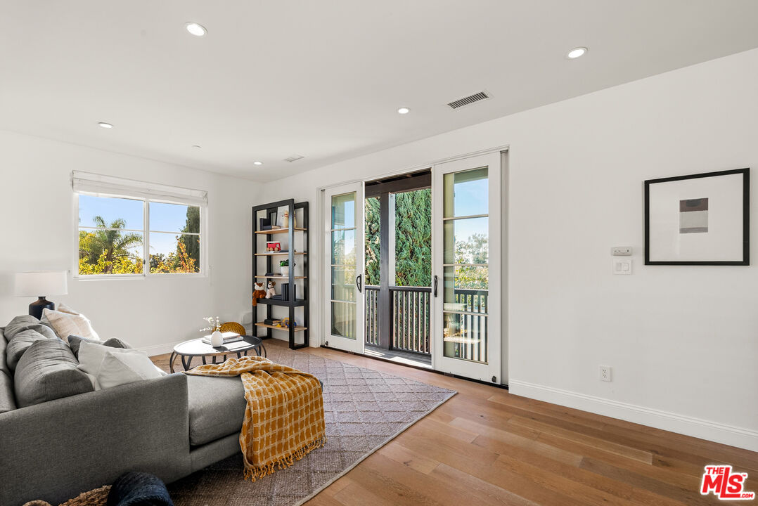 530 N Alta Vista Blvd