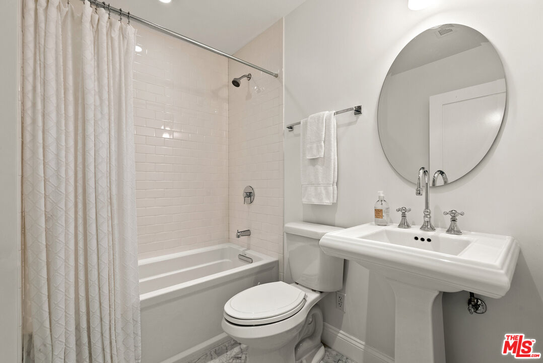 530 N Alta Vista Blvd