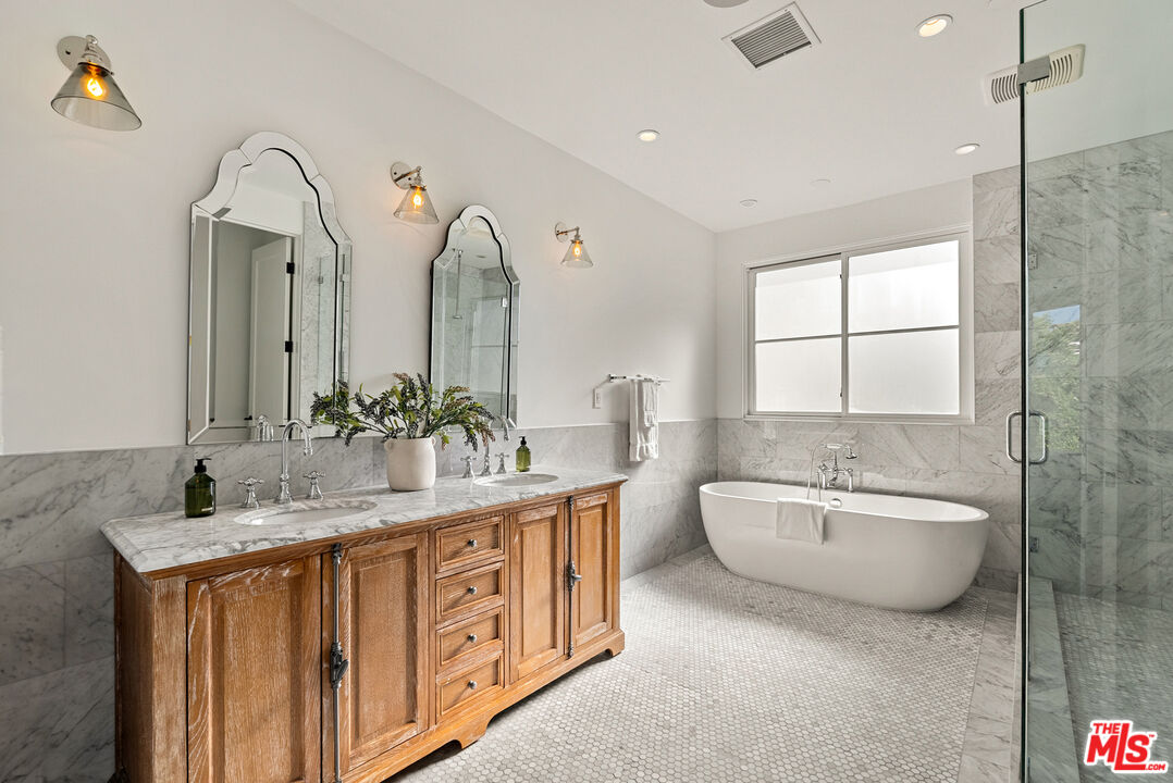 530 N Alta Vista Blvd