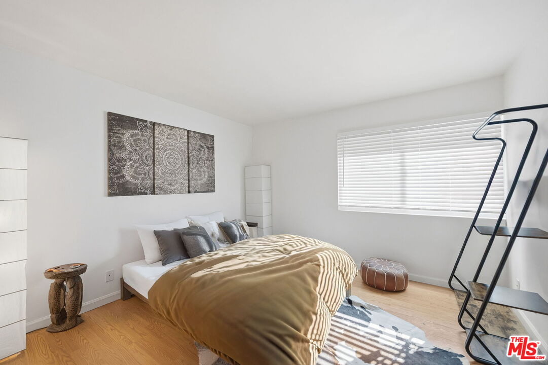 18202 Lake Encino Dr