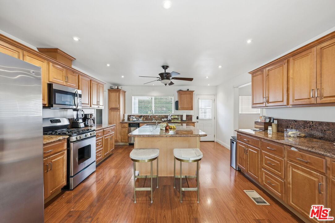 18202 Lake Encino Dr