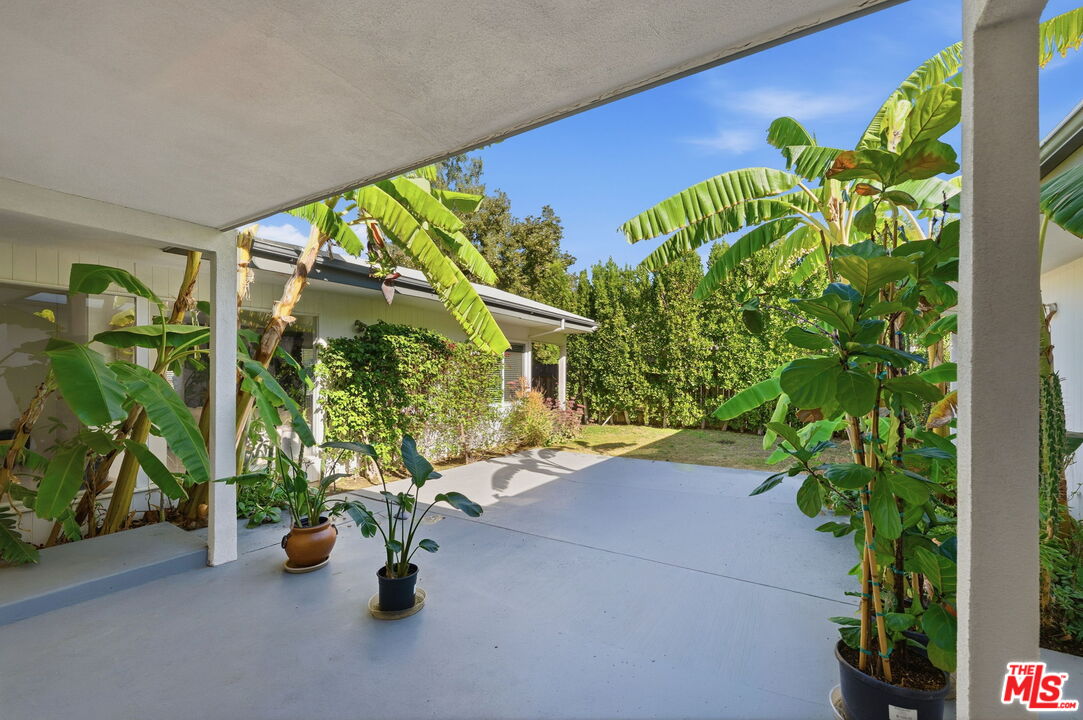 18202 Lake Encino Dr