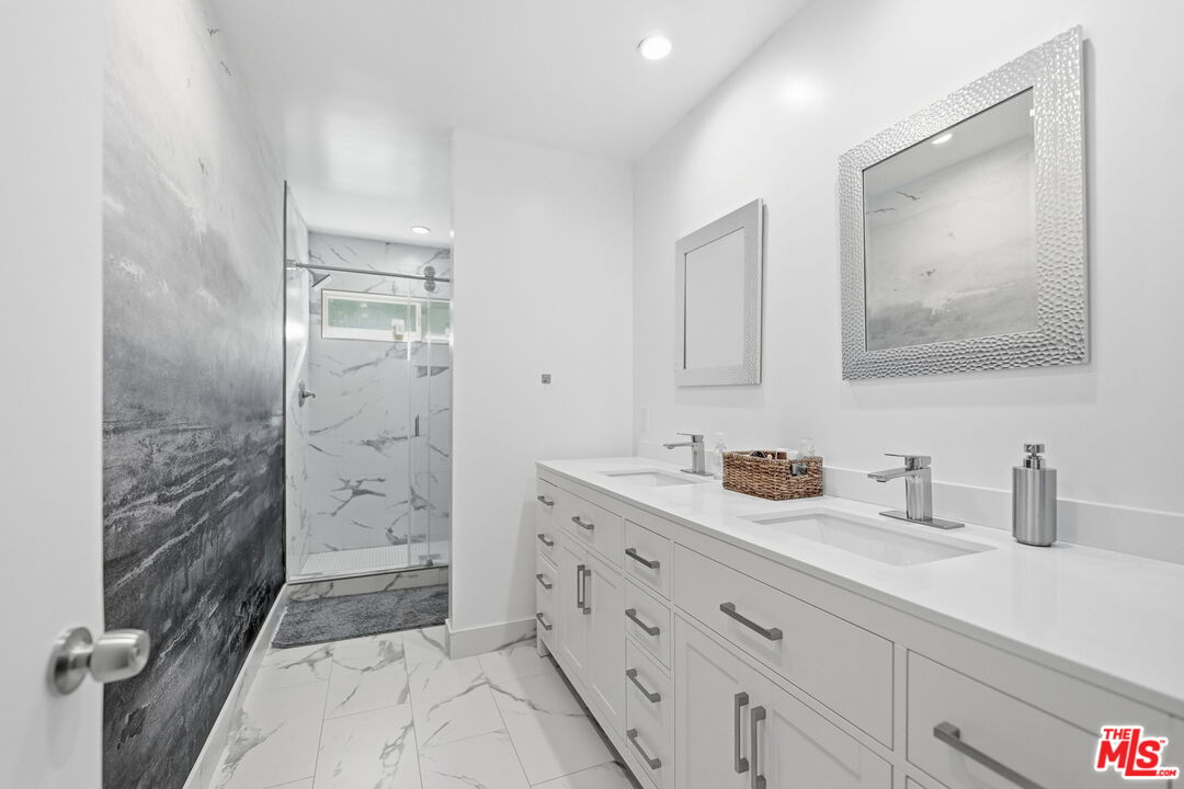 18202 Lake Encino Dr