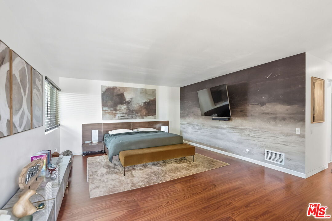 18202 Lake Encino Dr