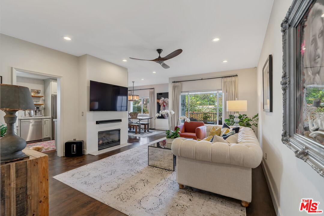 640 N Sweetzer Ave Unit: 10