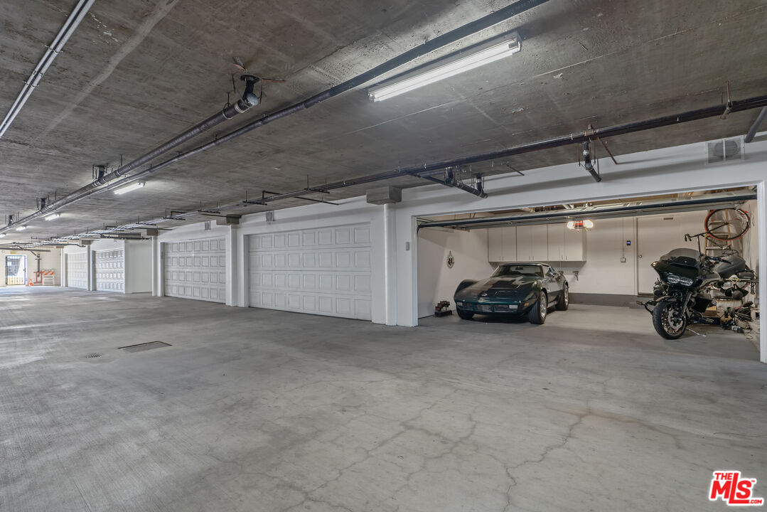 640 N Sweetzer Ave Unit: 10