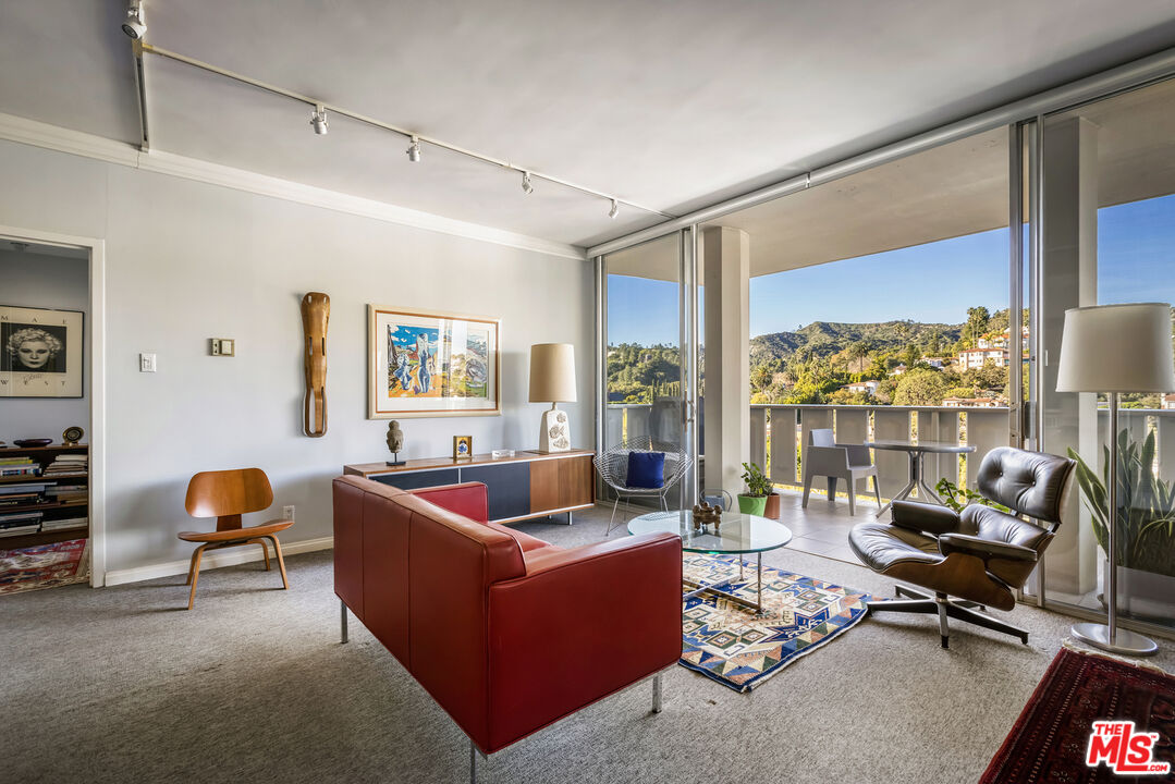 4411 Los Feliz Blvd Unit: 1104