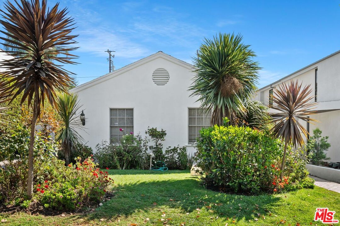 934 N La Jolla Ave